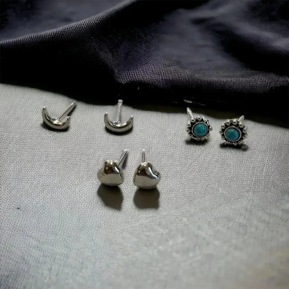 Mini Silver Moon & Heart & Turquoise Stone Circle Stud Earrings - Picture 4 of 9